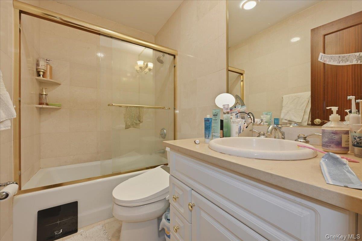 171 Great Neck Road, Unit 4L Great Neck, NY 11021 - Photo 13 of 19