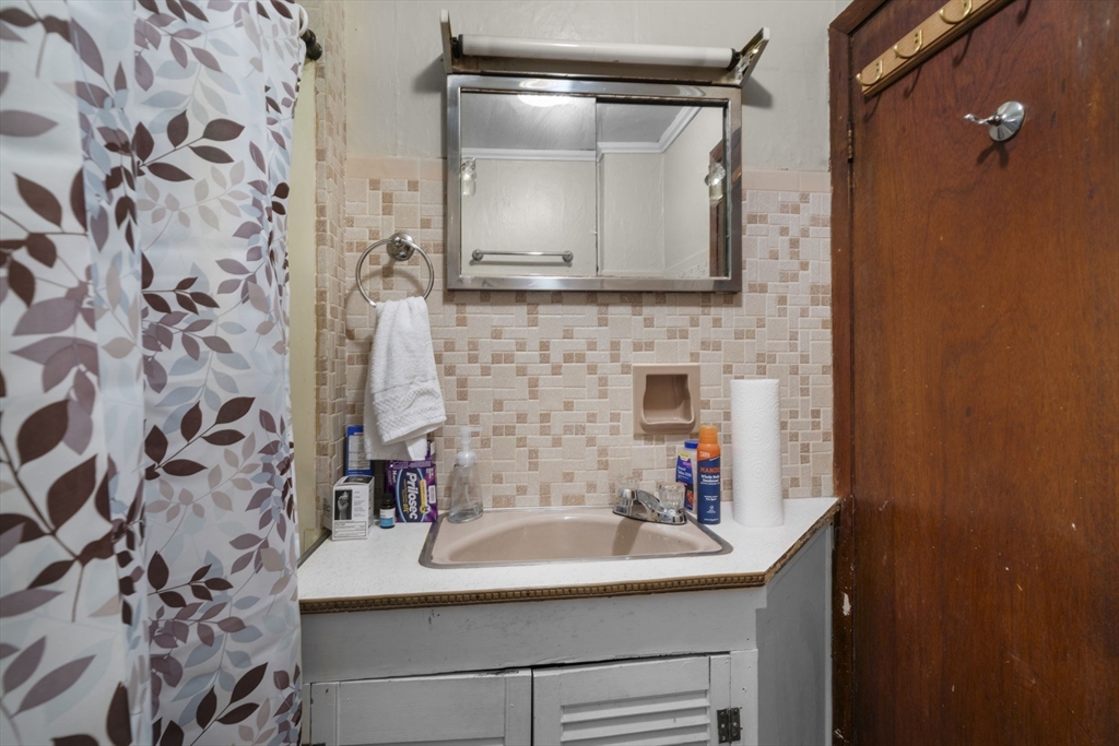 17-19 Whitehall Road Amesbury, MA 01913 - Photo 8 of 26 Gallery Image 8