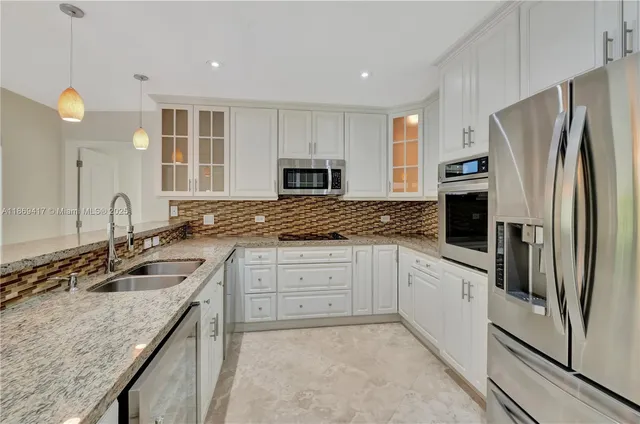 $25,900,000 | 200 Harbor Drive, Key Biscayne, FL 33149