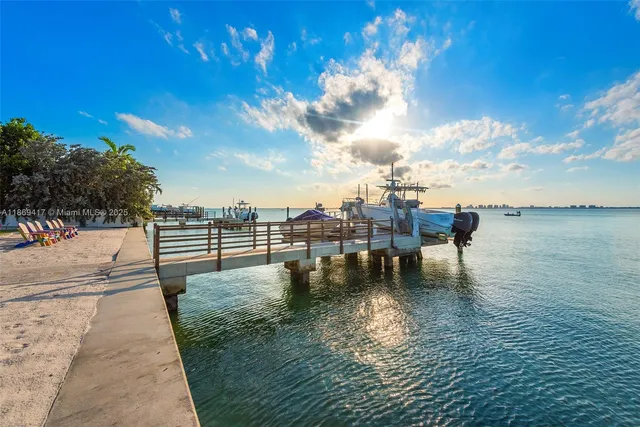 $25,900,000 | 200 Harbor Drive, Key Biscayne, FL 33149