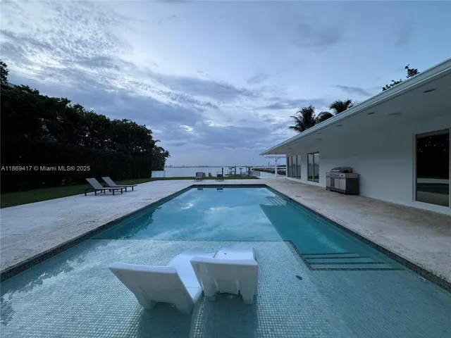 $25,900,000 | 200 Harbor Drive, Key Biscayne, FL 33149