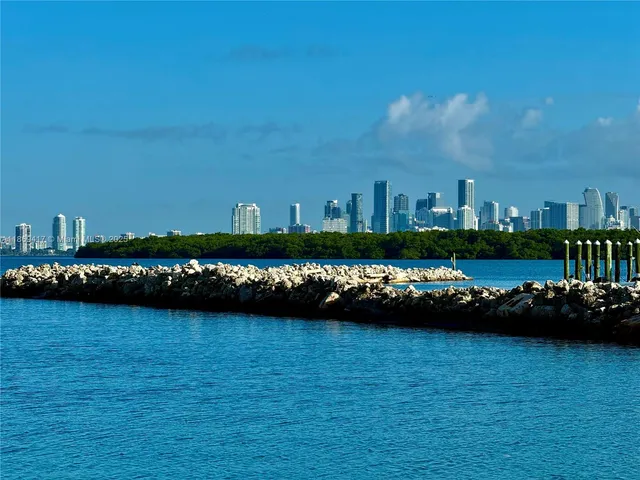 $25,900,000 | 200 Harbor Drive, Key Biscayne, FL 33149