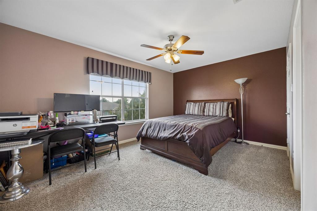 545 Rothschild Lane Murphy, TX 75094 - Photo 21 of 27 Upstairs bedroom with standard closet.