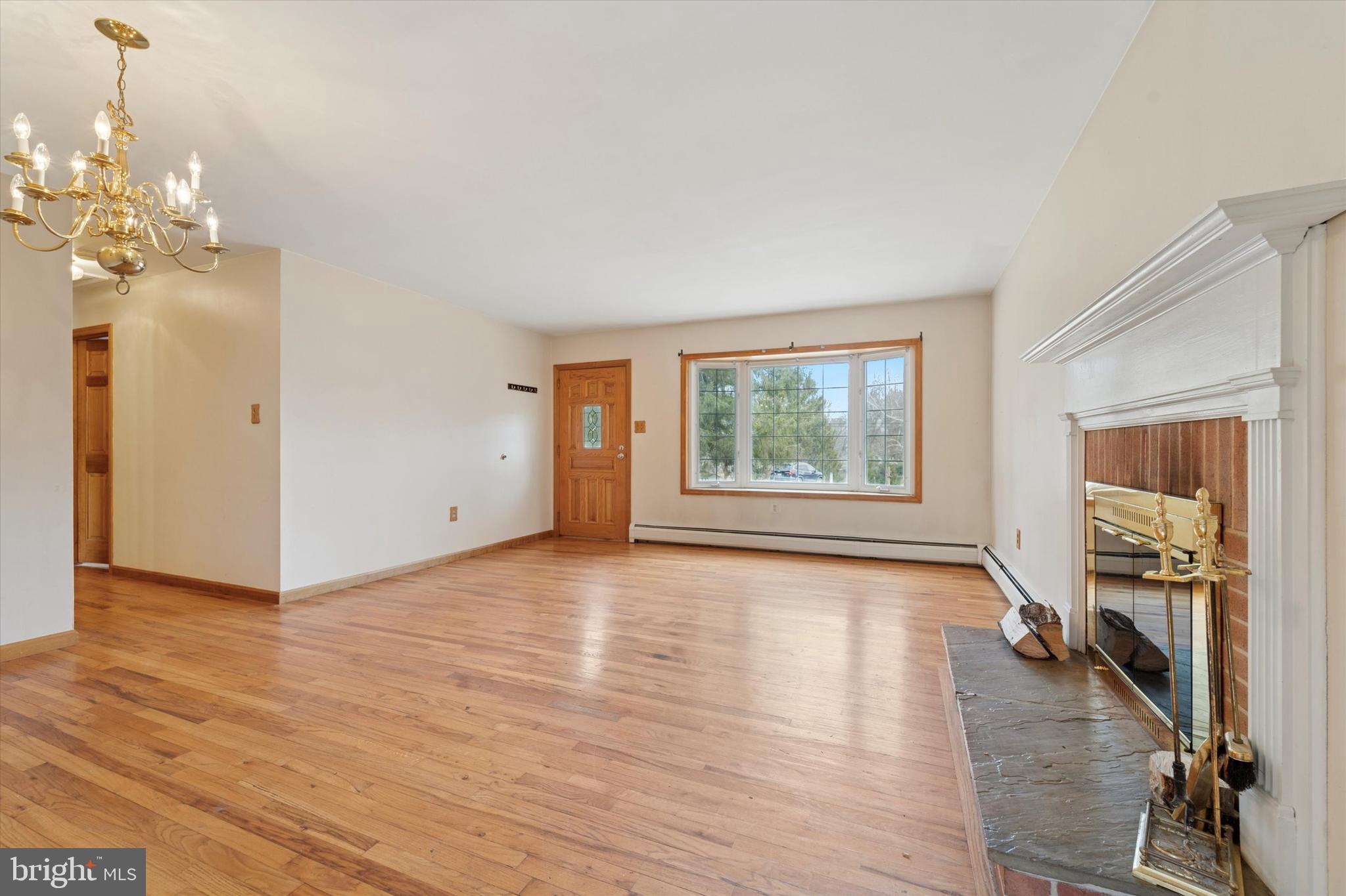 108 Grandview Road Downingtown, PA 19335 - Photo 8 of 27 Living Room