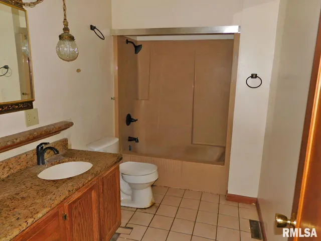 $29,900 | 423 South Lincoln Boulevard, Centralia, IL 62801