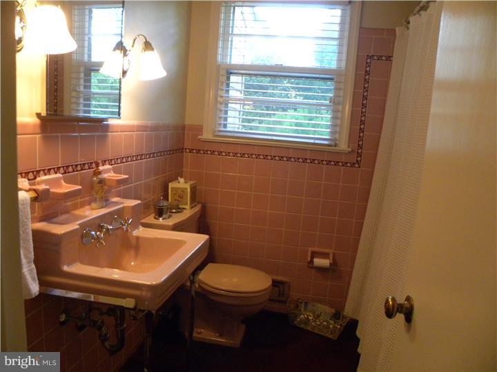 25 Oak Ridge Drive Haddonfield, NJ 08033 - Photo 11 of 23 Bathroom