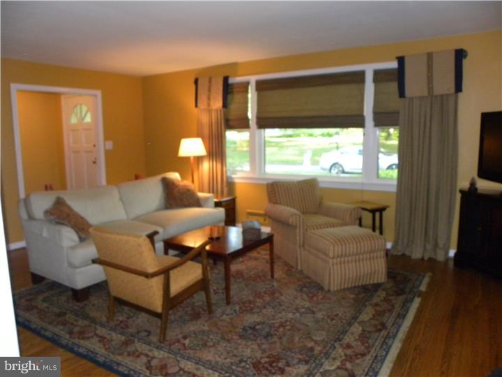 25 Oak Ridge Drive Haddonfield, NJ 08033 - Photo 4 of 23 Living Room