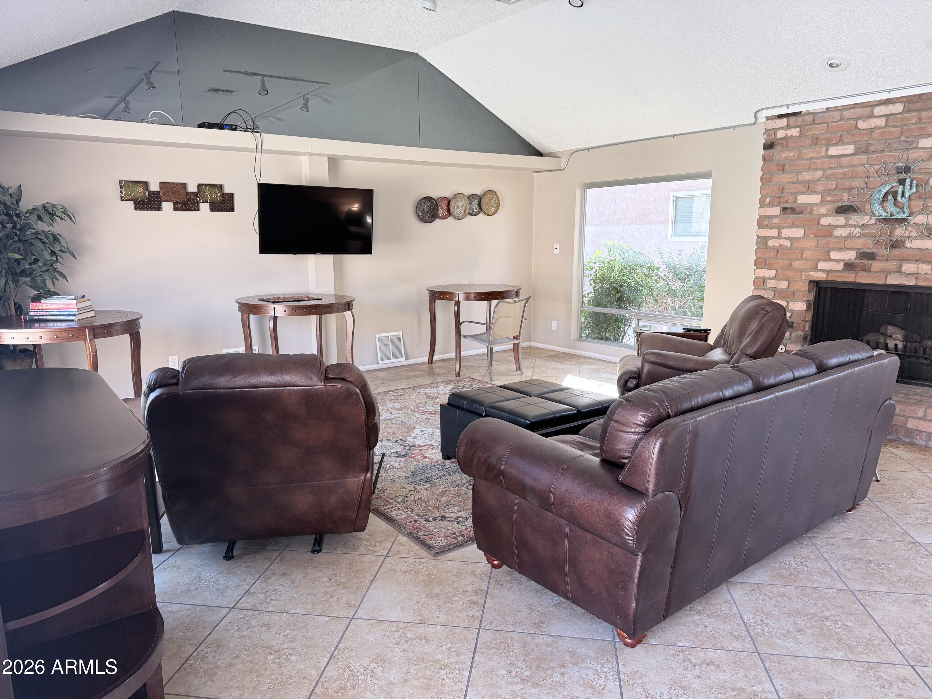 5525 East Thomas Road, Unit O12 Phoenix, AZ 85018 - Photo 20 of 27 a living room with couches and a flat screen tv