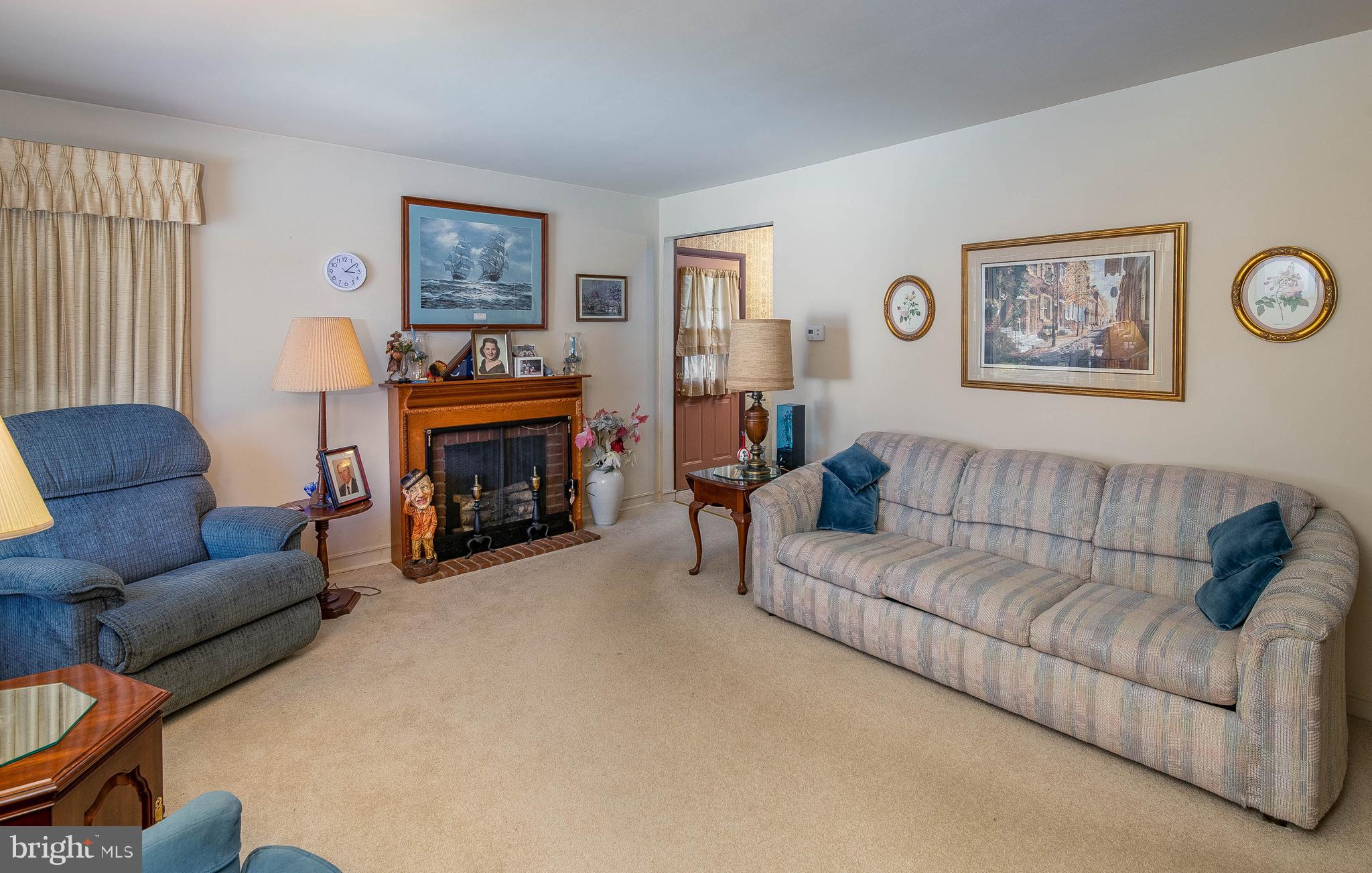 522 Harding Avenue Reading, PA 19607 - Photo 2 of 24 Living Room
