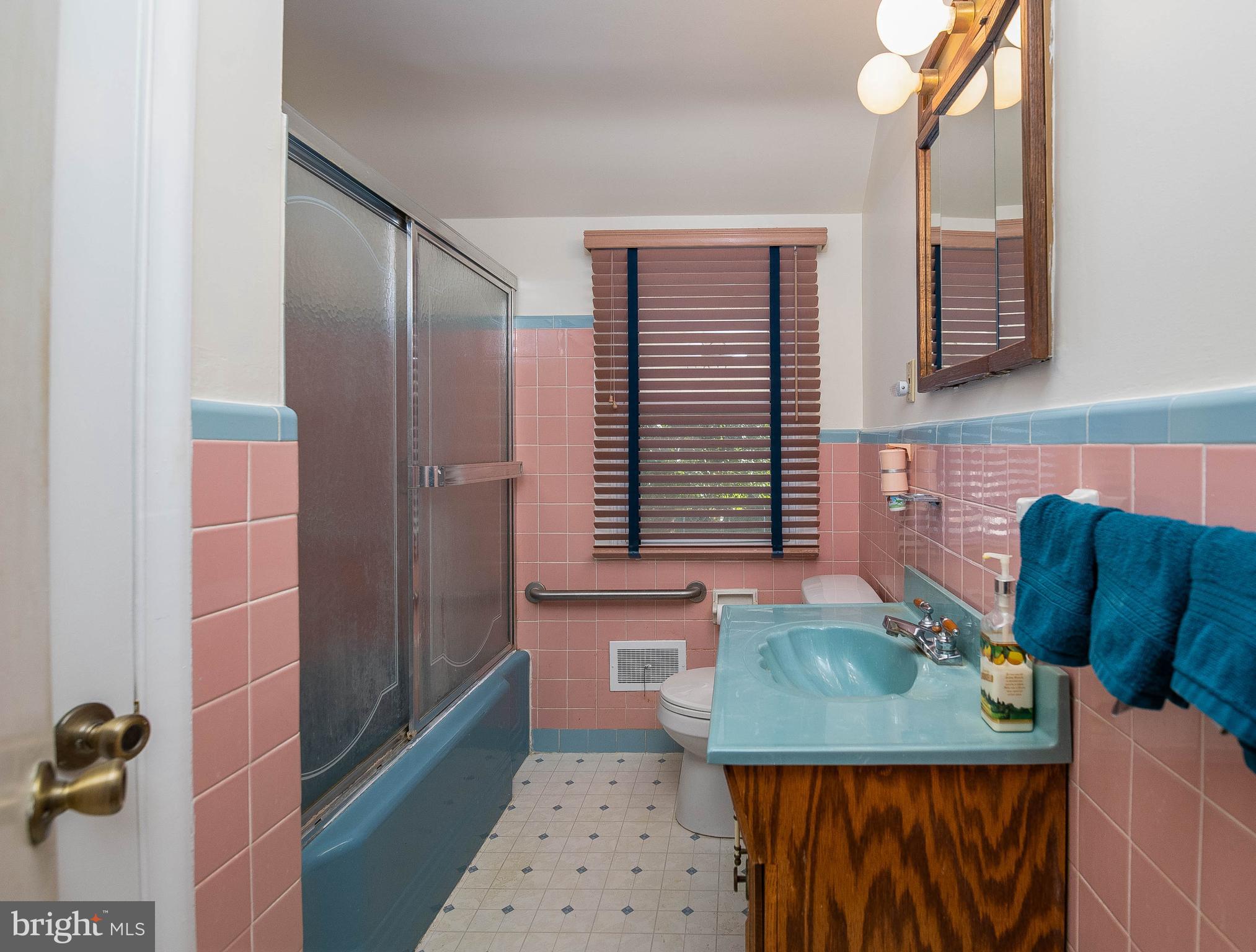 522 Harding Avenue Reading, PA 19607 - Photo 17 of 24 Full Bath