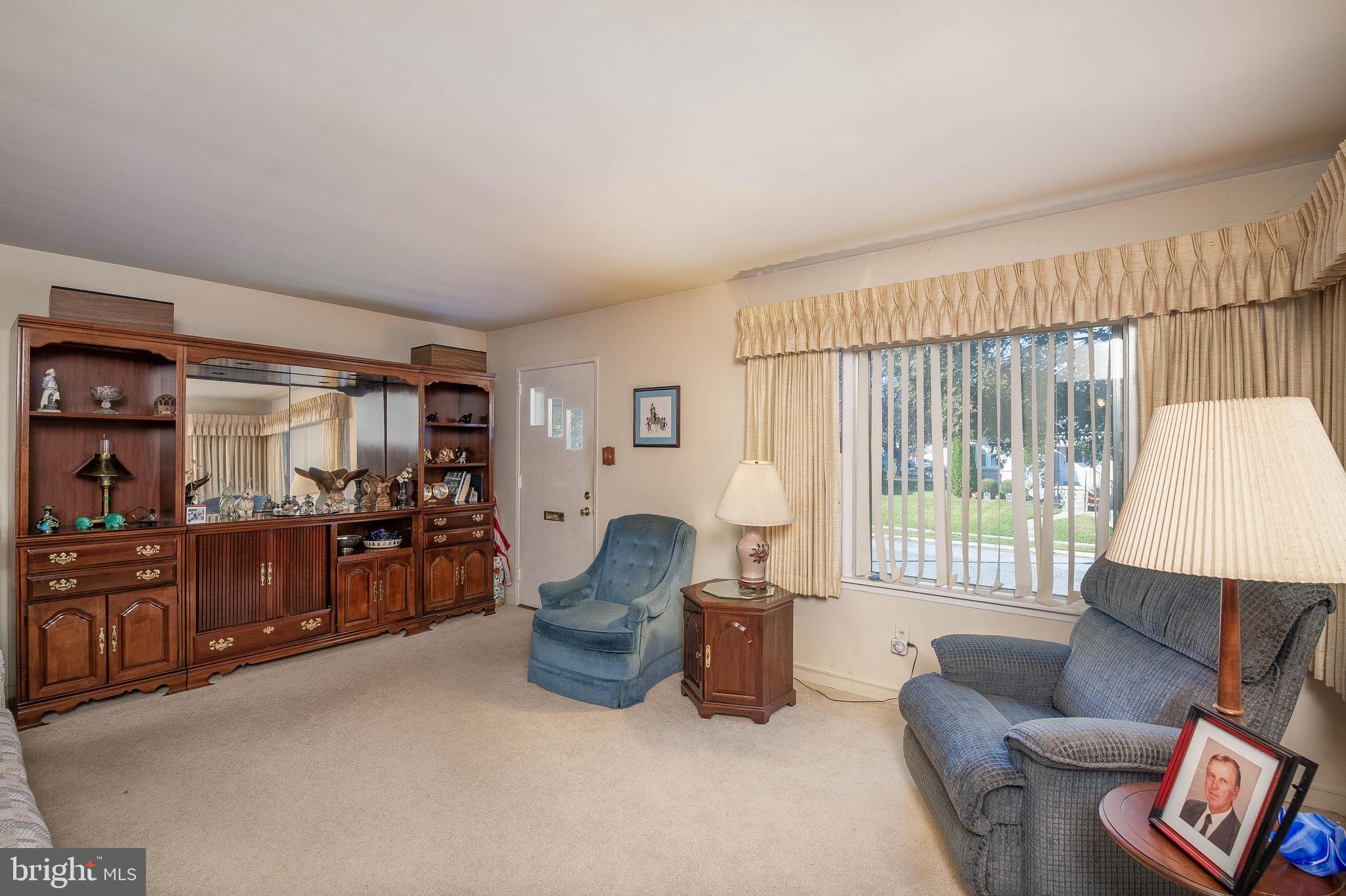 522 Harding Avenue Reading, PA 19607 - Photo 4 of 24 Living Room