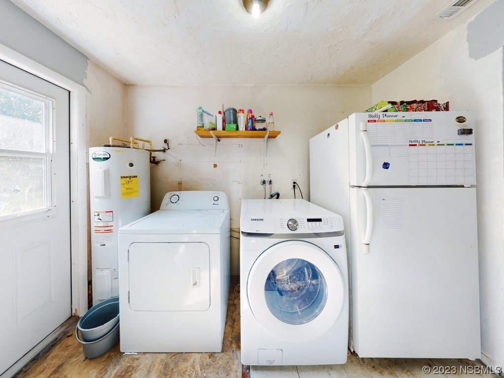 2761 Evergreen Drive Edgewater, FL 32141 - Photo 23 of 61 a utility room with dryer and washer
