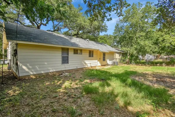 $1,850 | 1902 Fair Oaks Drive, Austin, TX 78745