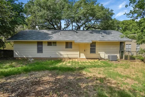 $1,850 | 1902 Fair Oaks Drive, Austin, TX 78745