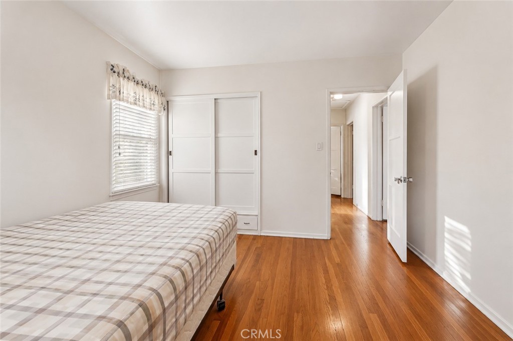 2209 Queensberry Road Pasadena, CA 91104 - Photo 24 of 44 a spacious bedroom with a bed and a window
