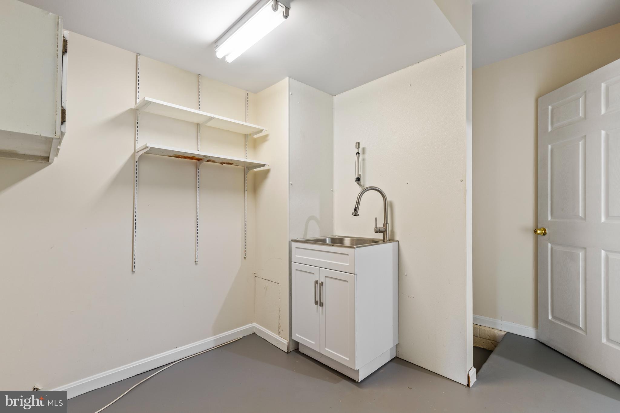 6907 Clifton Road Clifton, VA 20124 - Photo 43 of 45 laundry area