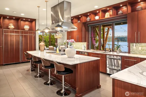 $4,600,000 | 1018 East Lake Sammamish Parkway Southeast, Sammamish, WA 98075