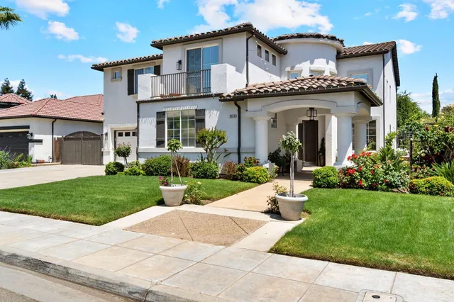 $975,000 | 9544 North Larkspur Avenue, Fresno, CA 93720