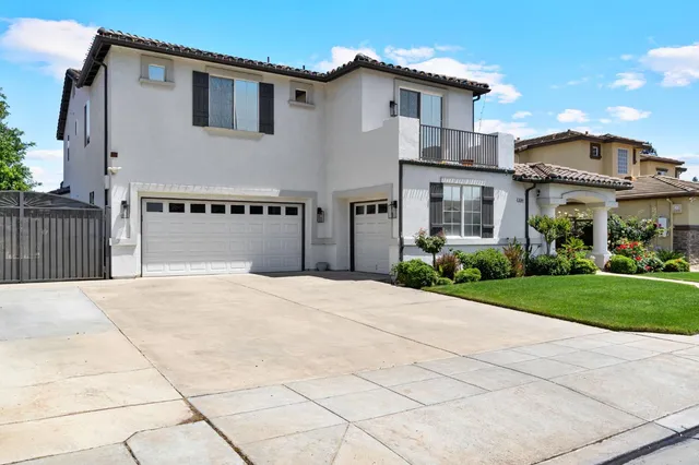 $975,000 | 9544 North Larkspur Avenue, Fresno, CA 93720