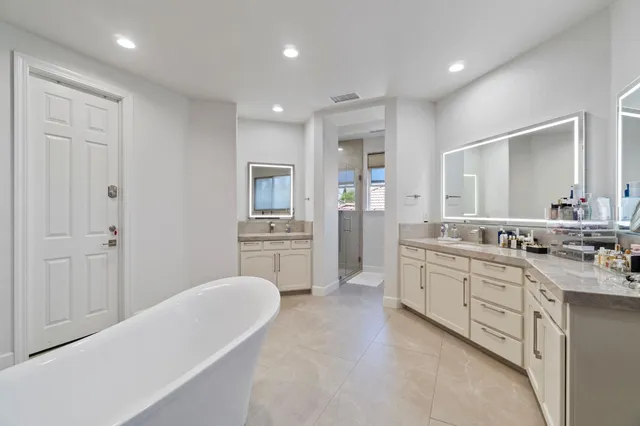 $975,000 | 9544 North Larkspur Avenue, Fresno, CA 93720