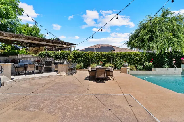 $975,000 | 9544 North Larkspur Avenue, Fresno, CA 93720