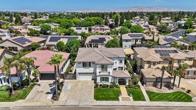 $975,000 | 9544 North Larkspur Avenue, Fresno, CA 93720