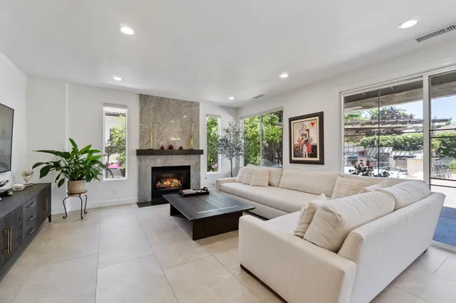 $975,000 | 9544 North Larkspur Avenue, Fresno, CA 93720