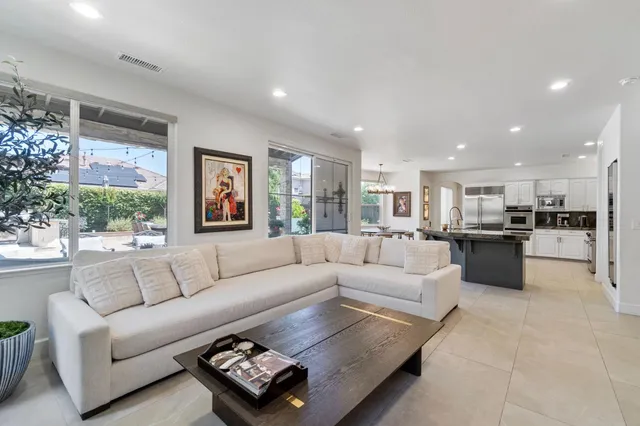 $975,000 | 9544 North Larkspur Avenue, Fresno, CA 93720