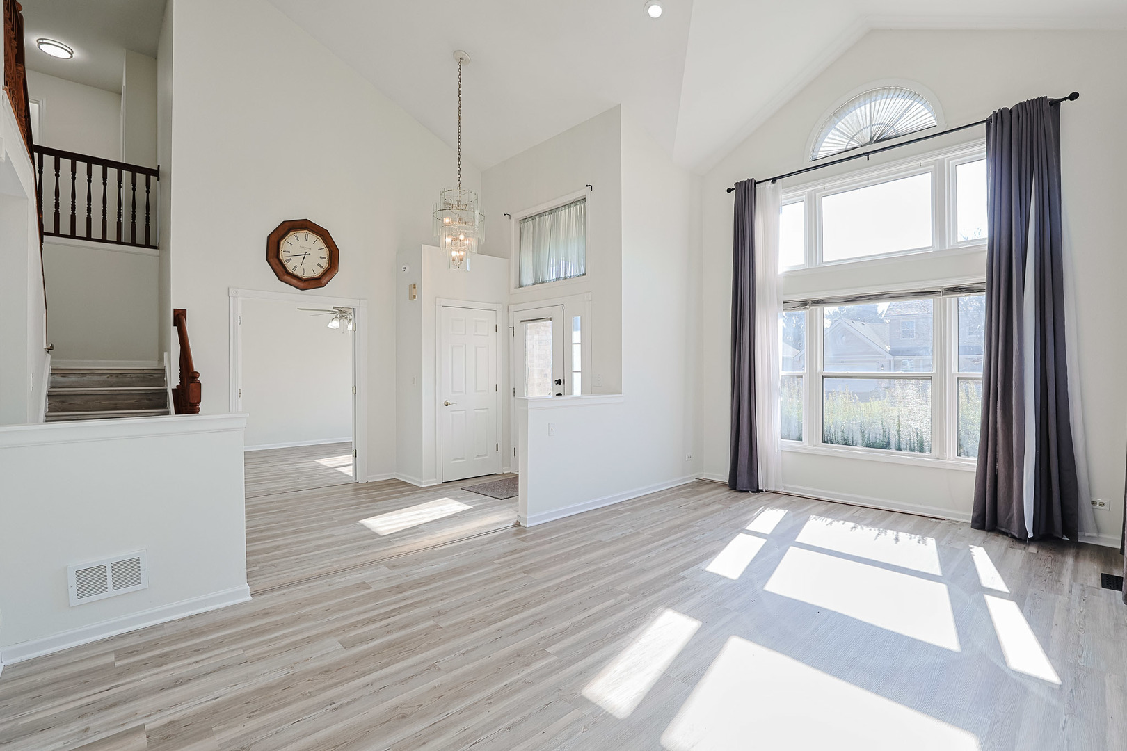 1432 Steeplechase Road Bartlett, IL 60103 - Photo 3 of 32