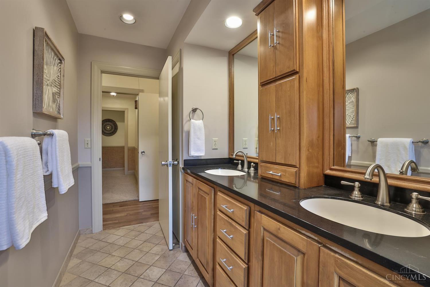 6152 Springdale Road Cincinnati, OH 45247 - Photo 30 of 64
