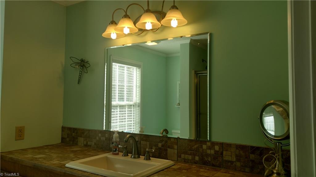 1906 Southview Road Lexington, NC 27292 - Photo 7 of 26 Gallery Image 7