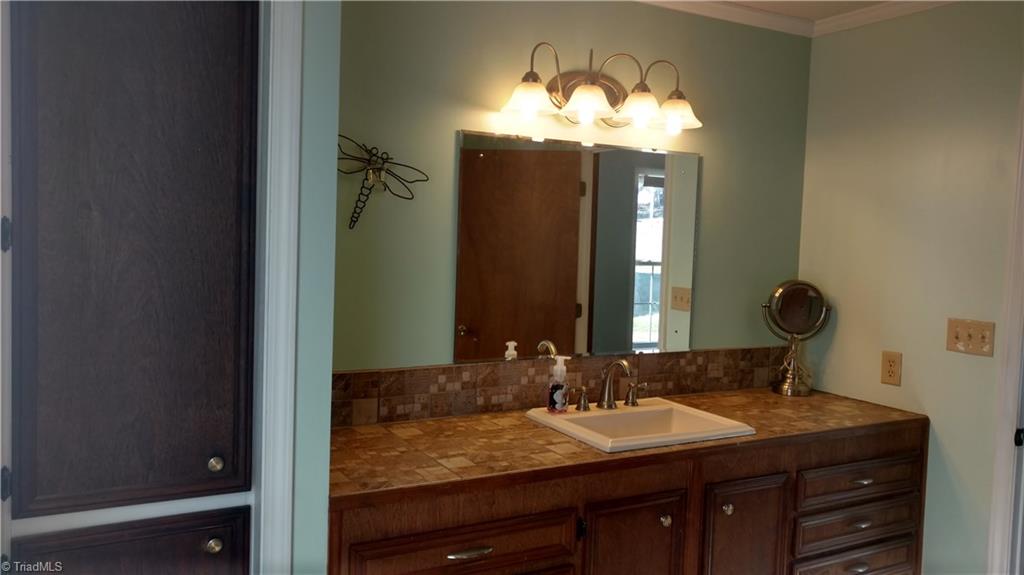 1906 Southview Road Lexington, NC 27292 - Photo 8 of 26 Gallery Image 8