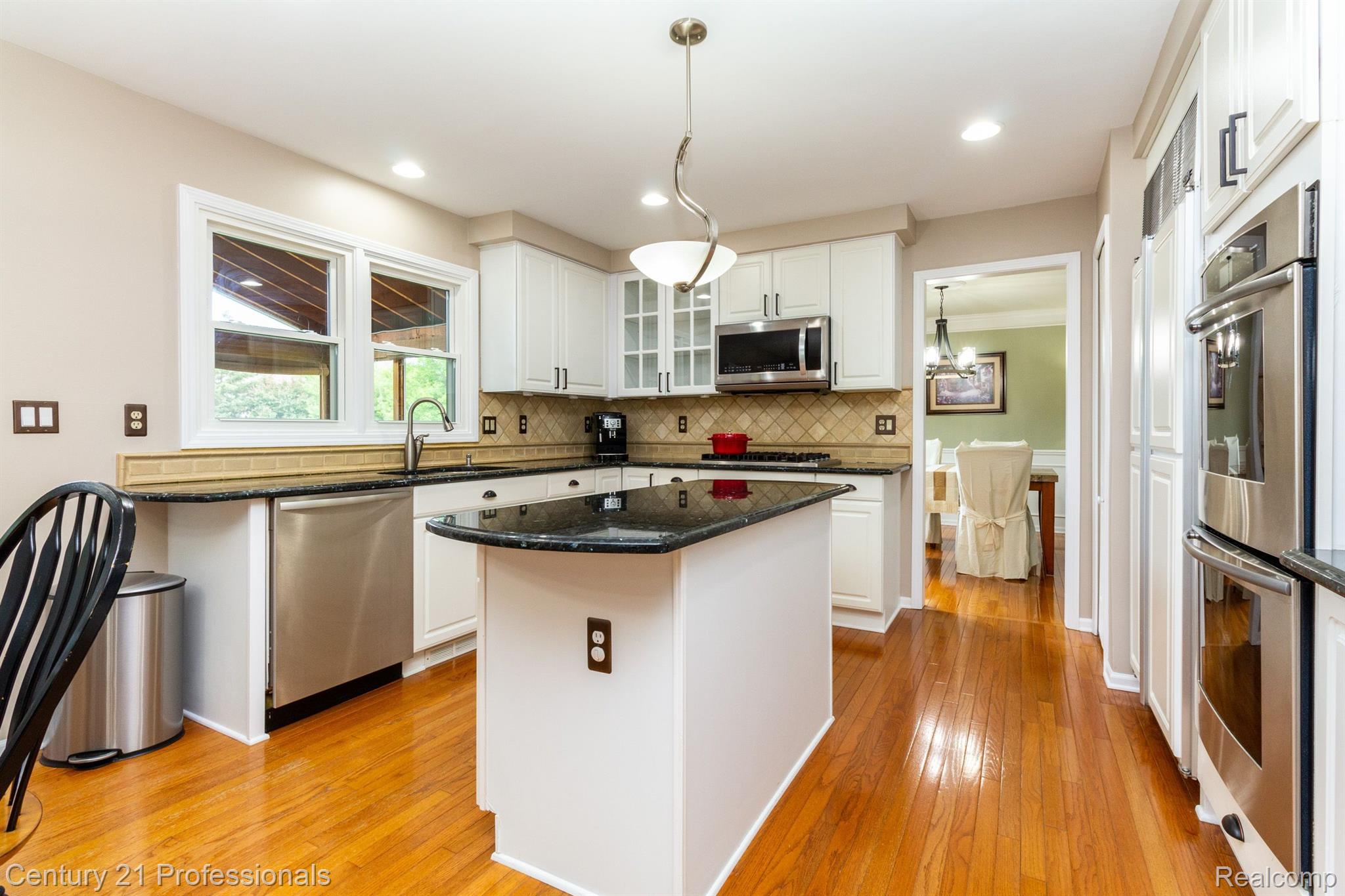 3456 Hidaway Rochester, MI 48306 - Photo 15 of 59 Gallery Image 15