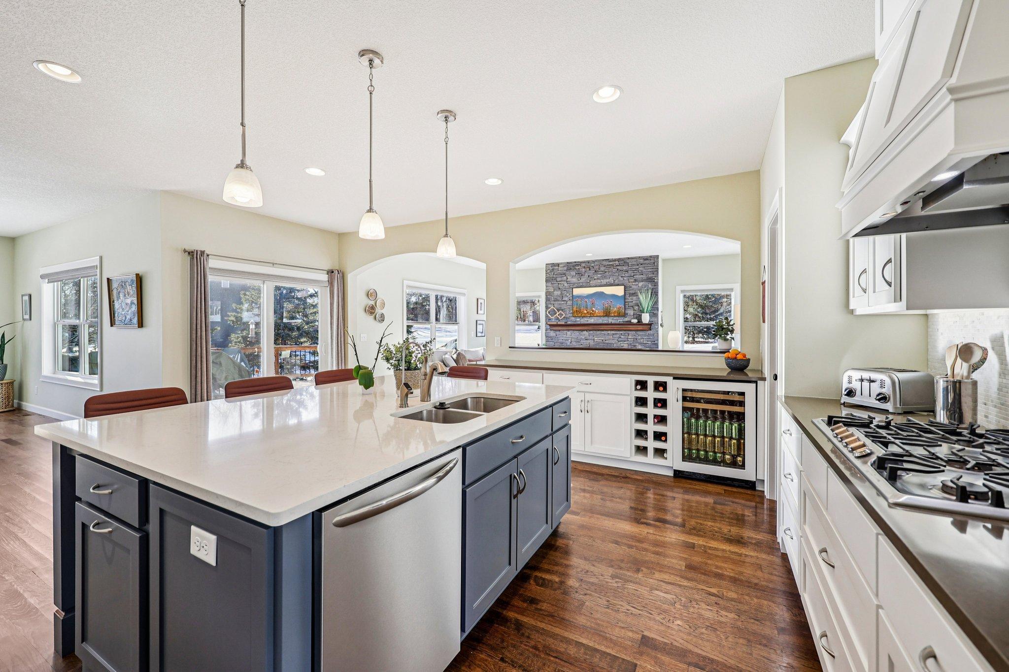 145 Cutacross Road Golden Valley, MN 55422 - Photo 10 of 48