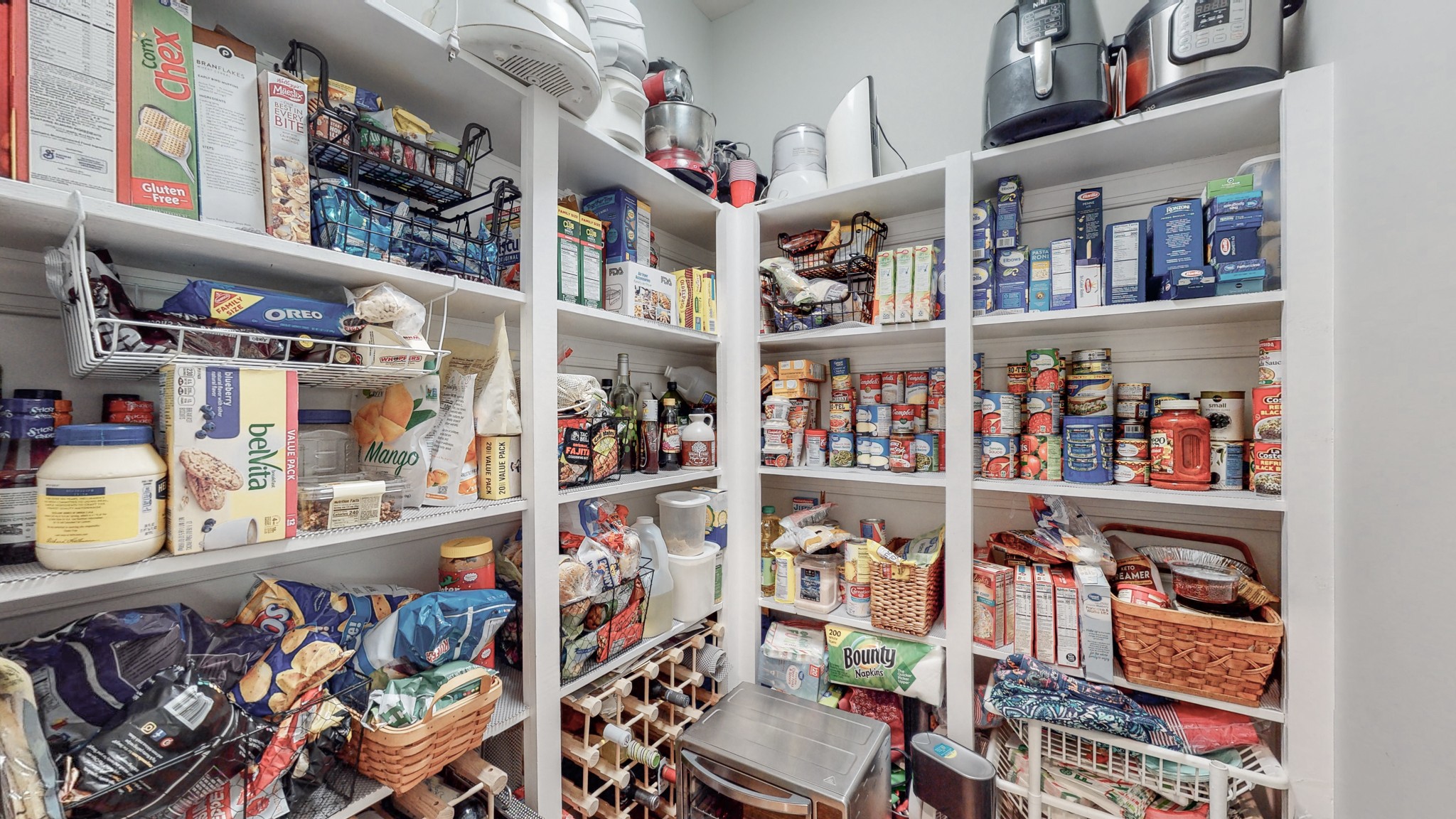 7270 Old Franklin Road Fairview, TN 37062 - Photo 18 of 46 a room with lots of different colored cloths