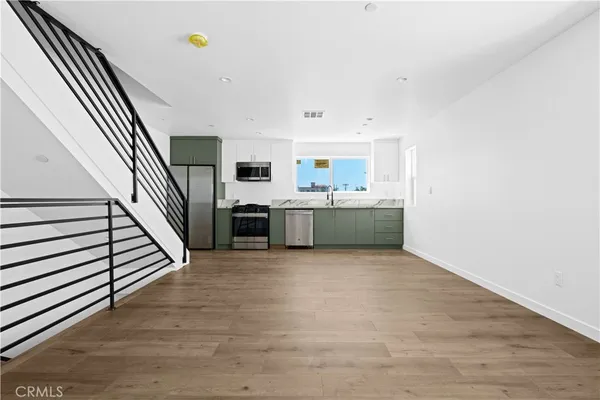 $3,695 | 6830 Hazeltine Avenue, Unit 2, Van Nuys, CA 91405