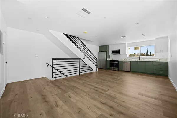 $3,695 | 6830 Hazeltine Avenue, Unit 2, Van Nuys, CA 91405