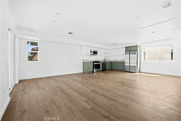 $3,695 | 6830 Hazeltine Avenue, Unit 2, Van Nuys, CA 91405