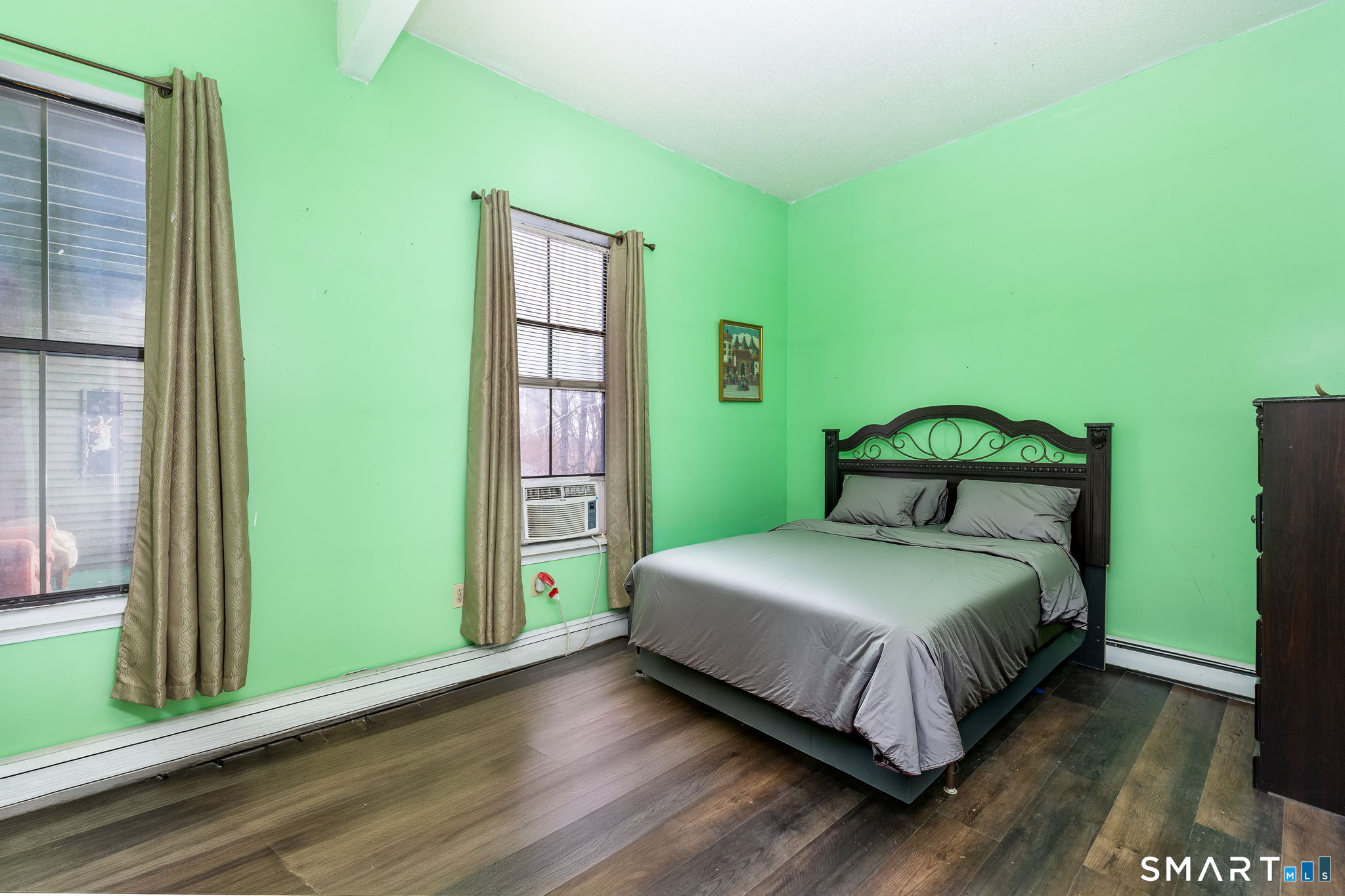 36-38 Capen Street, Unit 2B Hartford, CT 06120 - Photo 15 of 25 a bedroom with a bed and a window