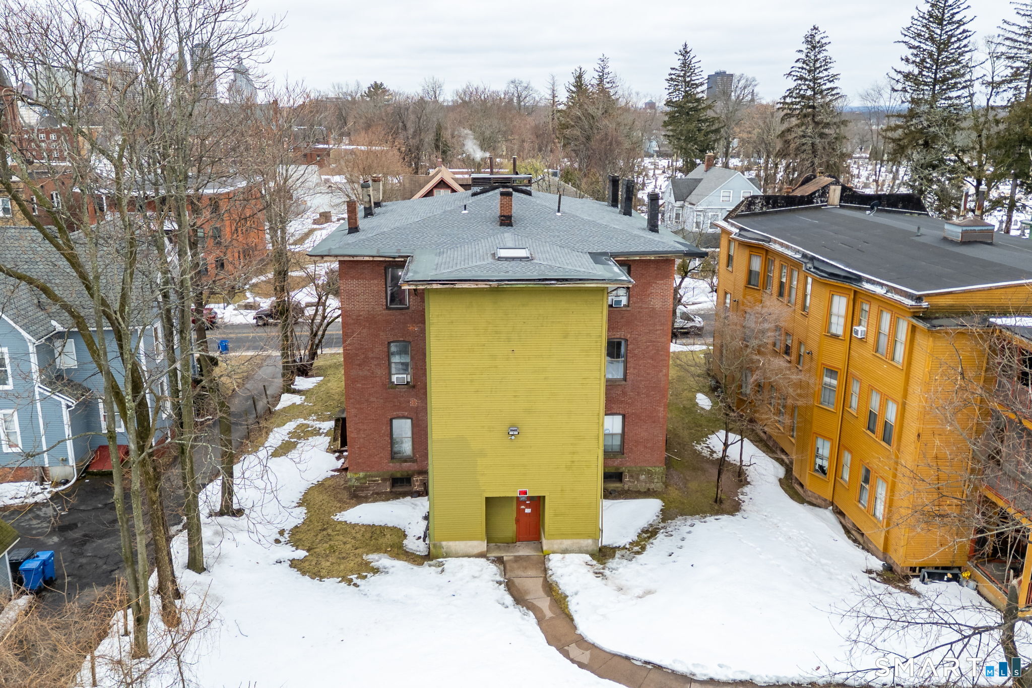 36-38 Capen Street, Unit 2B Hartford, CT 06120 - Photo 20 of 25 a view of a house with a park