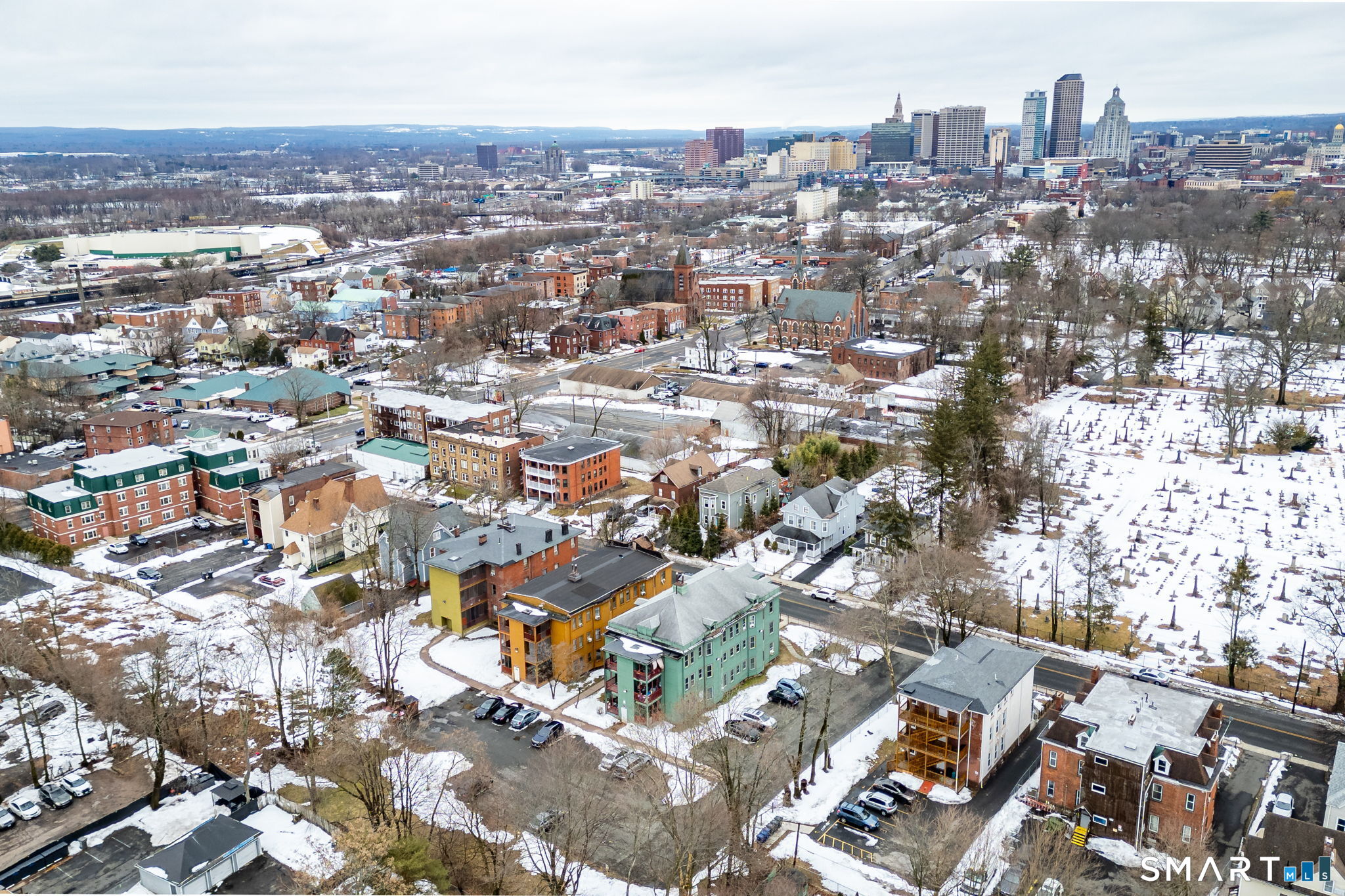 36-38 Capen Street, Unit 2B Hartford, CT 06120 - Photo 24 of 25 an aerial view of residential building with green space