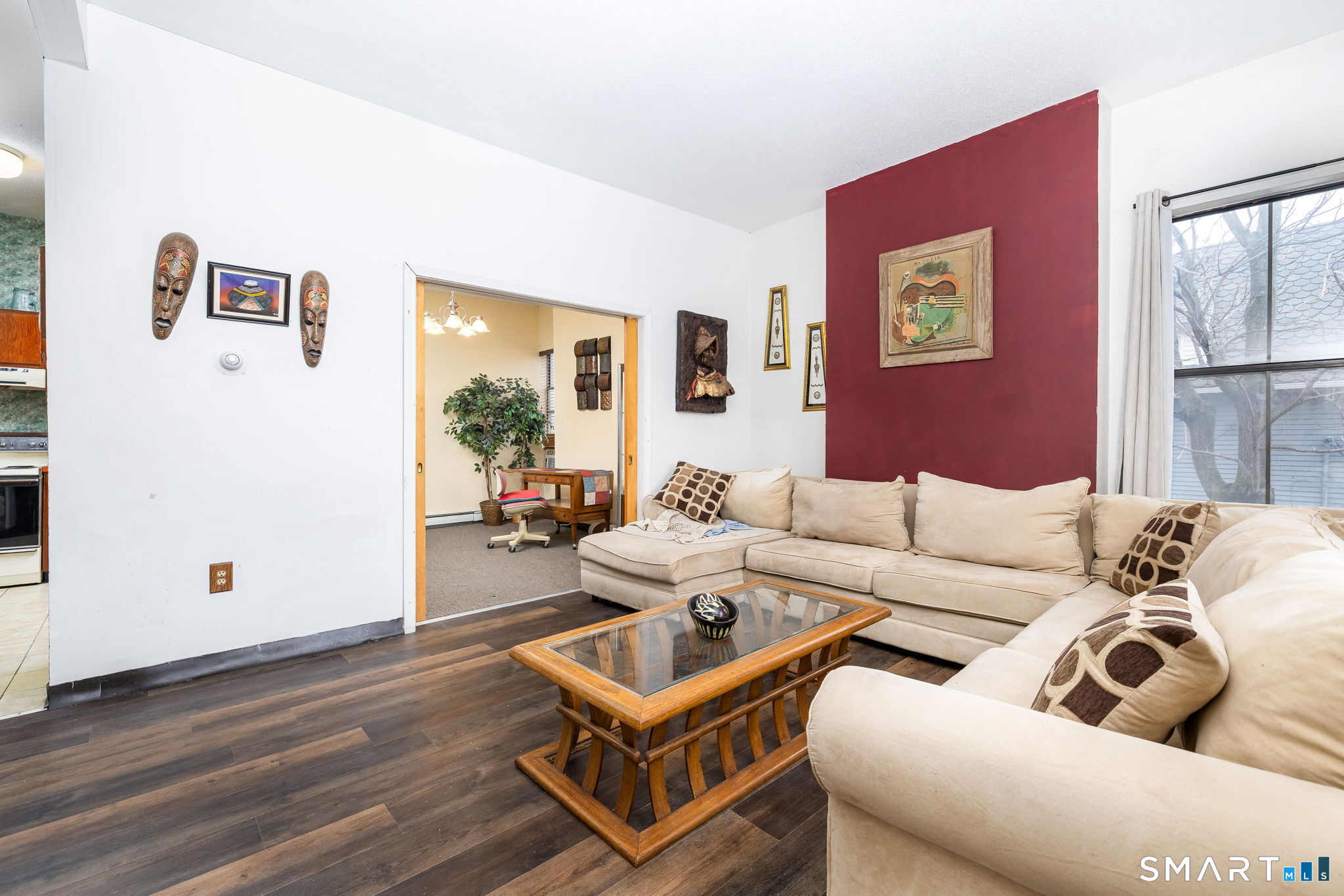 36-38 Capen Street, Unit 2B Hartford, CT 06120 - Photo 6 of 25 a living room with furniture
