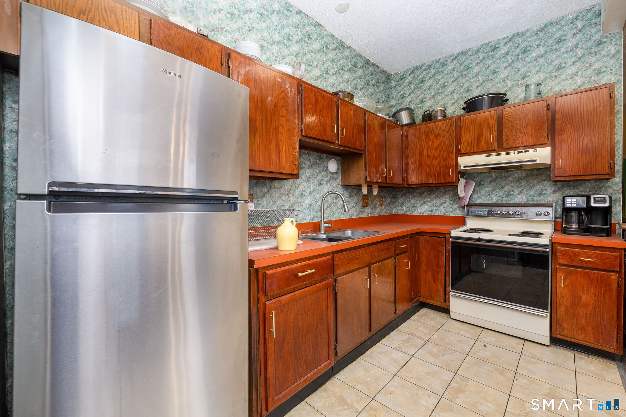 36-38 Capen Street, Unit 2B Hartford, CT 06120 - Photo 7 of 25 a kitchen with stainless steel appliances granite countertop a refrigerator a sink a stove and oven
