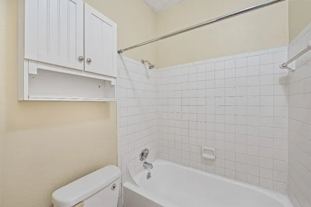 $640 | 12166 Metric Boulevard, Unit 2004, Austin, TX 78758