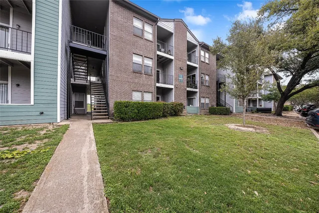$640 | 12166 Metric Boulevard, Unit 2004, Austin, TX 78758