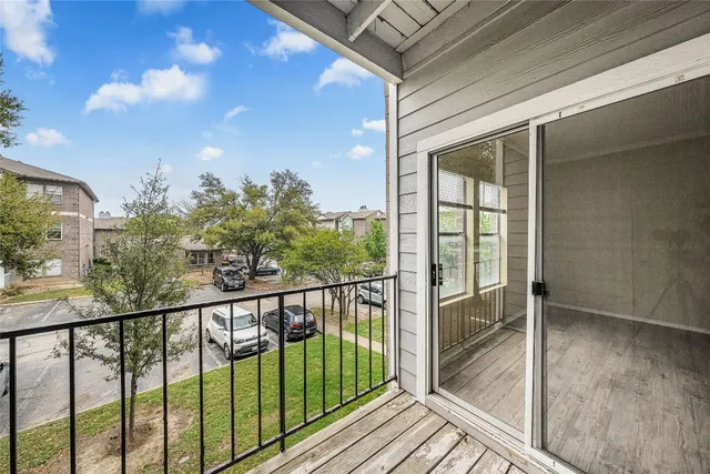 $640 | 12166 Metric Boulevard, Unit 2004, Austin, TX 78758