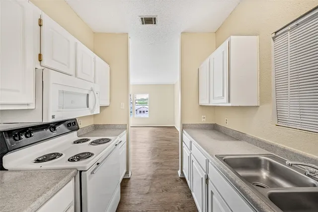 $640 | 12166 Metric Boulevard, Unit 2004, Austin, TX 78758