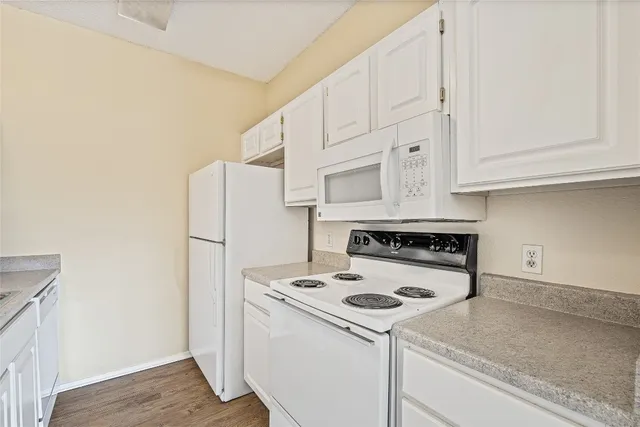 $640 | 12166 Metric Boulevard, Unit 2004, Austin, TX 78758