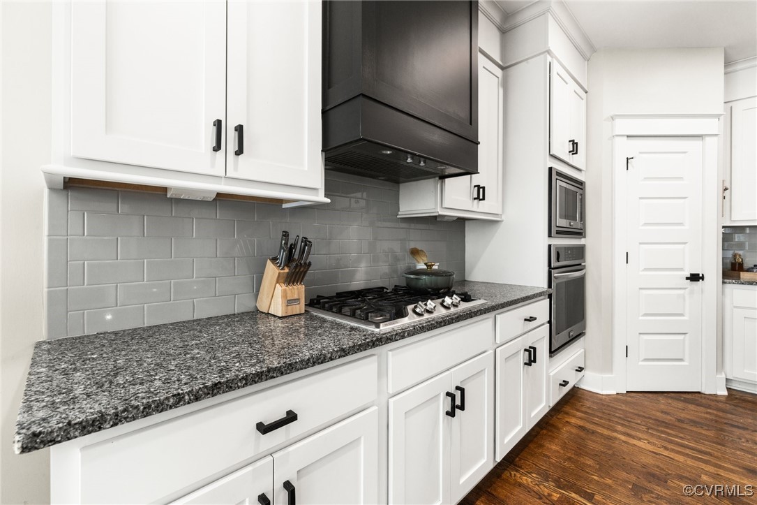 3919 Graythorne Drive Midlothian, VA 23112 - Photo 10 of 41 a kitchen with stainless steel appliances granite countertop a sink and dishwasher