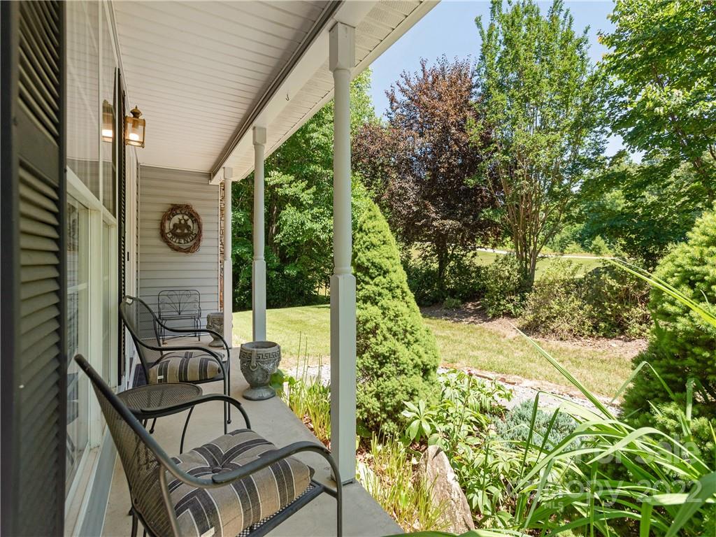 1209 Kanuga Ridge Road Hendersonville, NC 28739 - Photo 4 of 36 Gallery Image 4